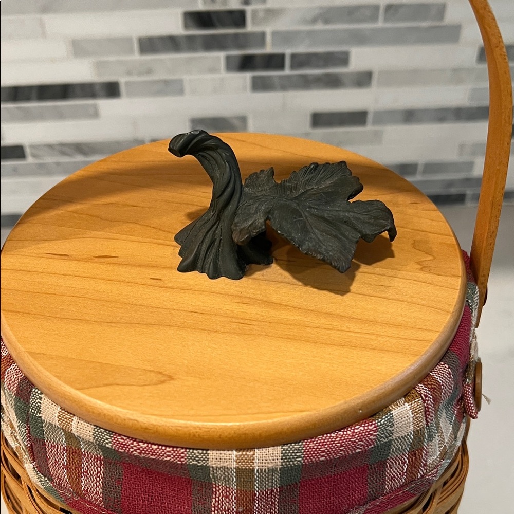 Longaberger 2000 October Fields Basket with Red Plaid liner leaf tie on Lid - Picture 4 of 8